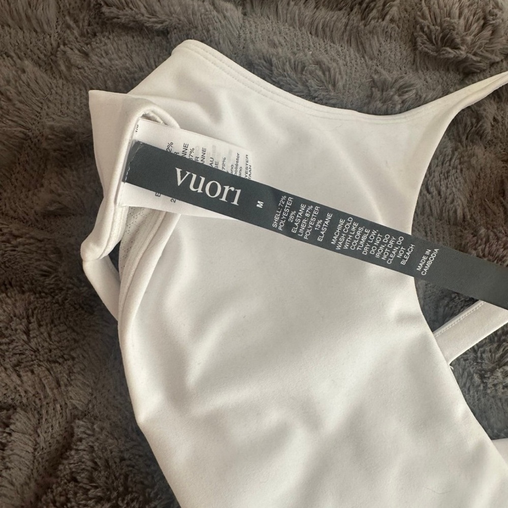 NWT🤍VUORI🤍WHITE YOSEMITE BRA (M) - Picture 5 of 6
